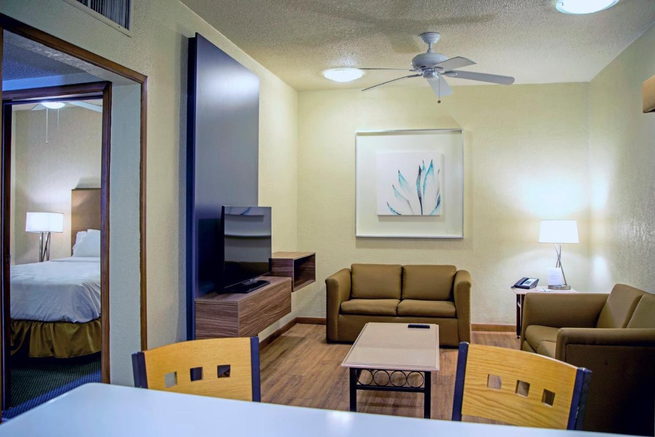 Holiday Inn Hotel & Suites Chihuahua By Ihg Buitenkant foto